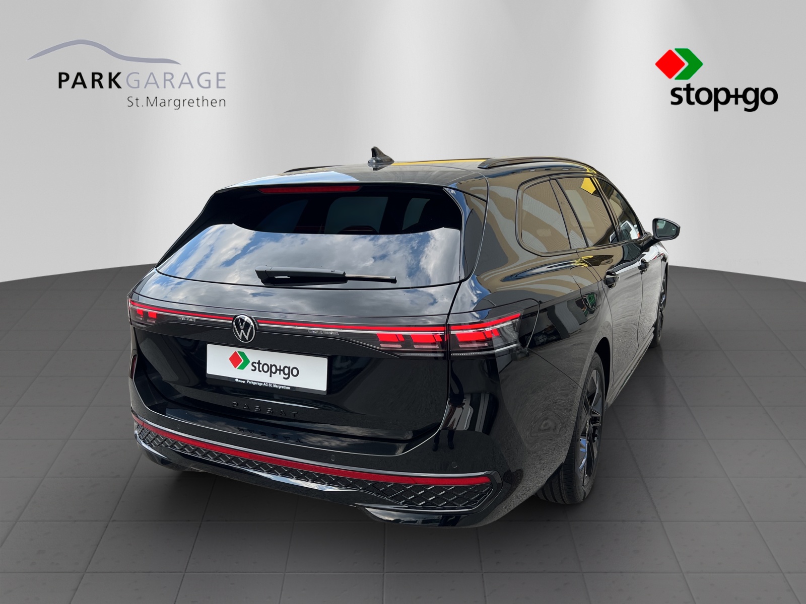 VW Passat Variant 2.0 TDI R-Line DSG-image-4