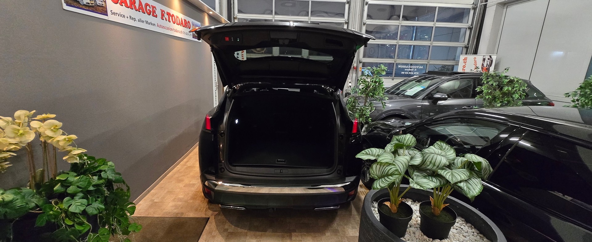 PEUGEOT 3008 300e Hybrid4 GT EAT8-image-7