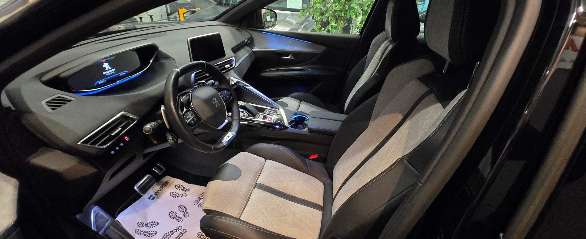 PEUGEOT 3008 300e Hybrid4 GT EAT8-image-8