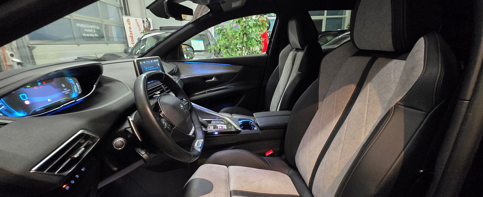 PEUGEOT 3008 300e Hybrid4 GT EAT8-image-26