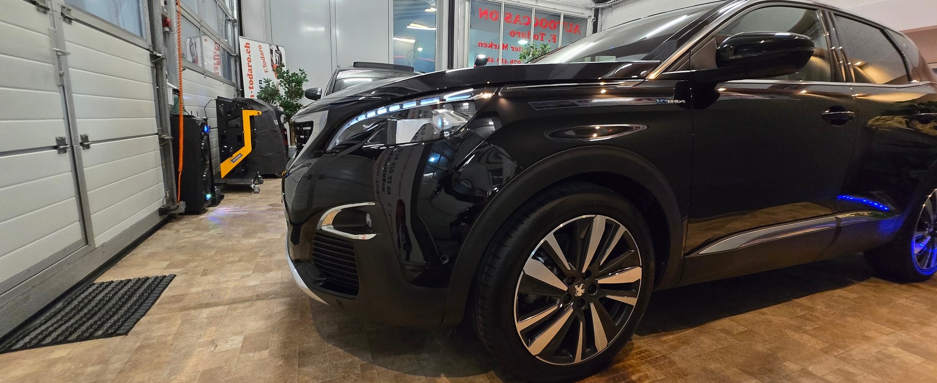 PEUGEOT 3008 300e Hybrid4 GT EAT8-image-29