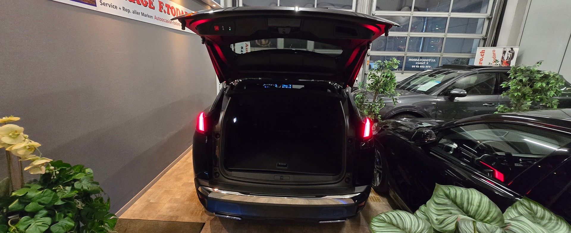 PEUGEOT 3008 300e Hybrid4 GT EAT8-image-19