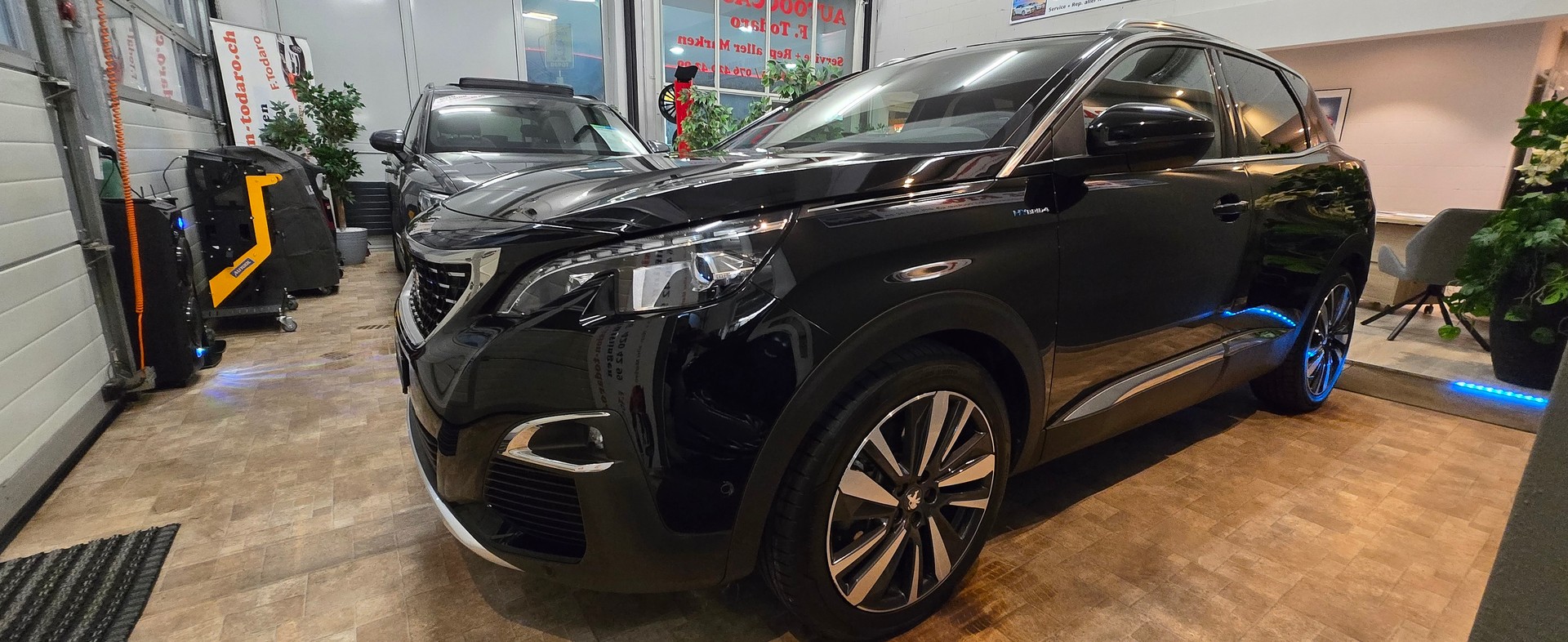 PEUGEOT 3008 300e Hybrid4 GT EAT8-showroom-element-1