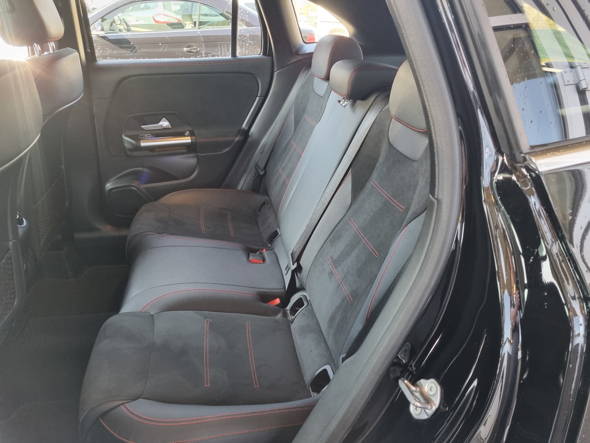 MERCEDES-BENZ GLA 180 AMG Line 7G-DCT-image-8