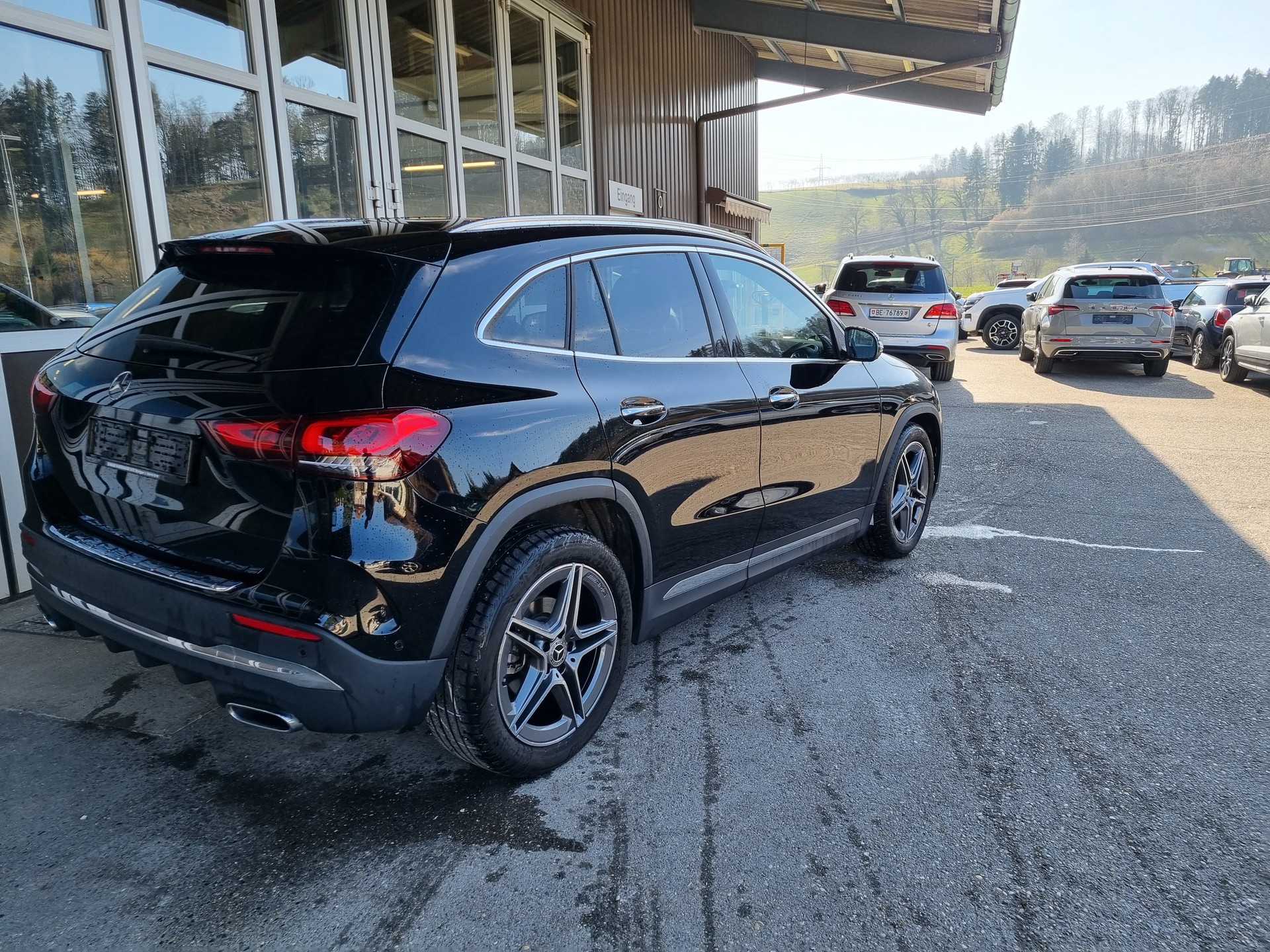 MERCEDES-BENZ GLA 180 AMG Line 7G-DCT-showroom-element-3