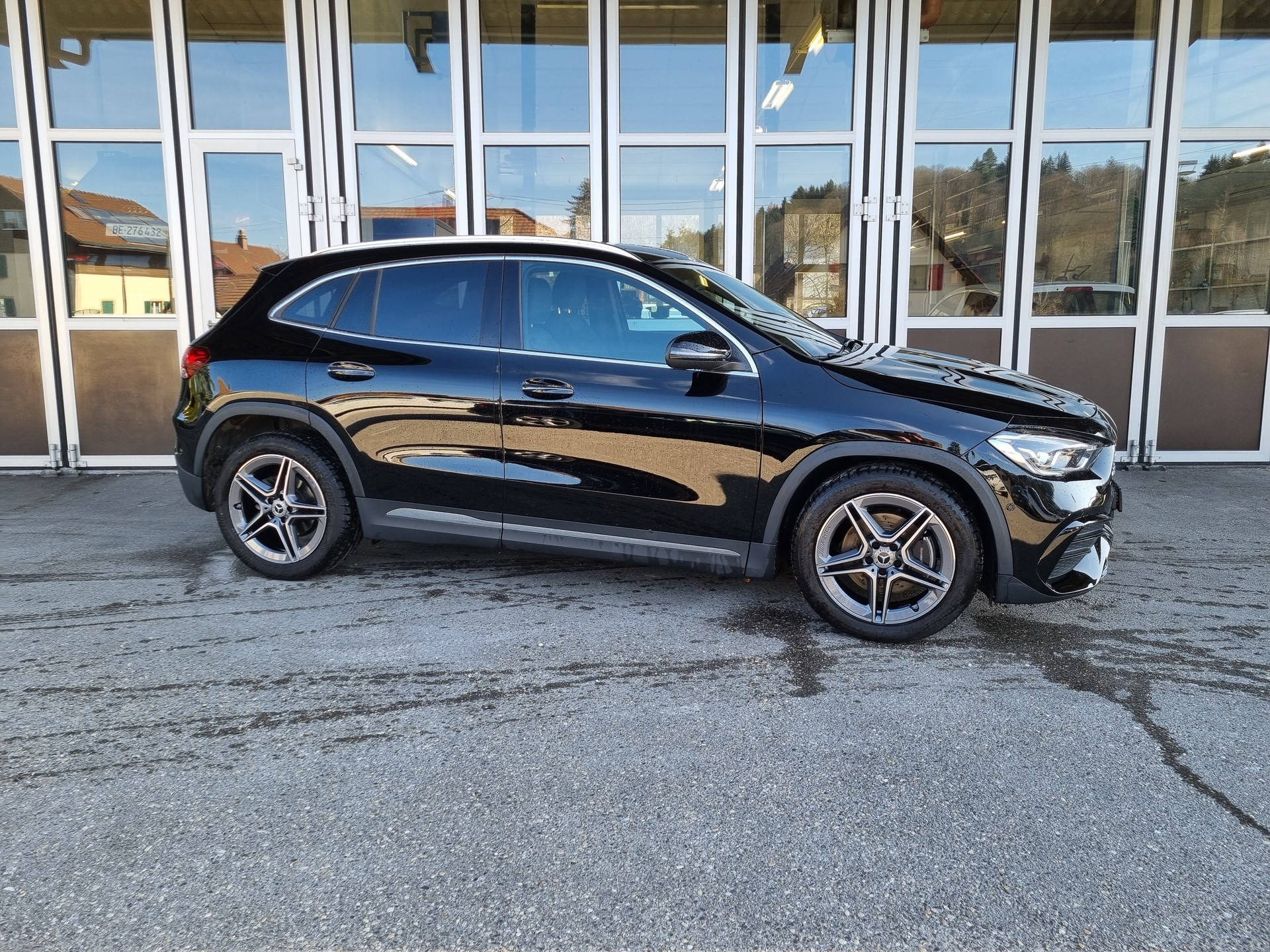 MERCEDES-BENZ GLA 180 AMG Line 7G-DCT-showroom-element-2