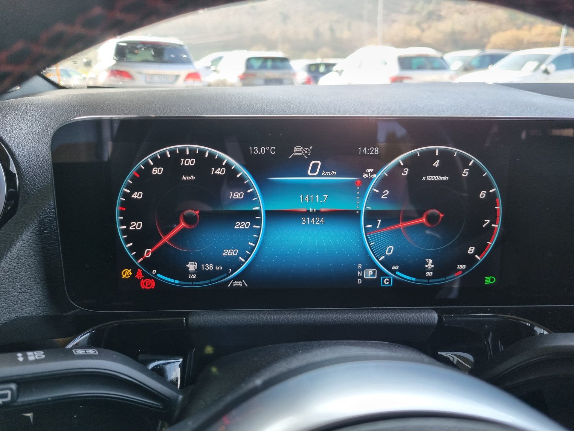 MERCEDES-BENZ GLA 180 AMG Line 7G-DCT-image-11