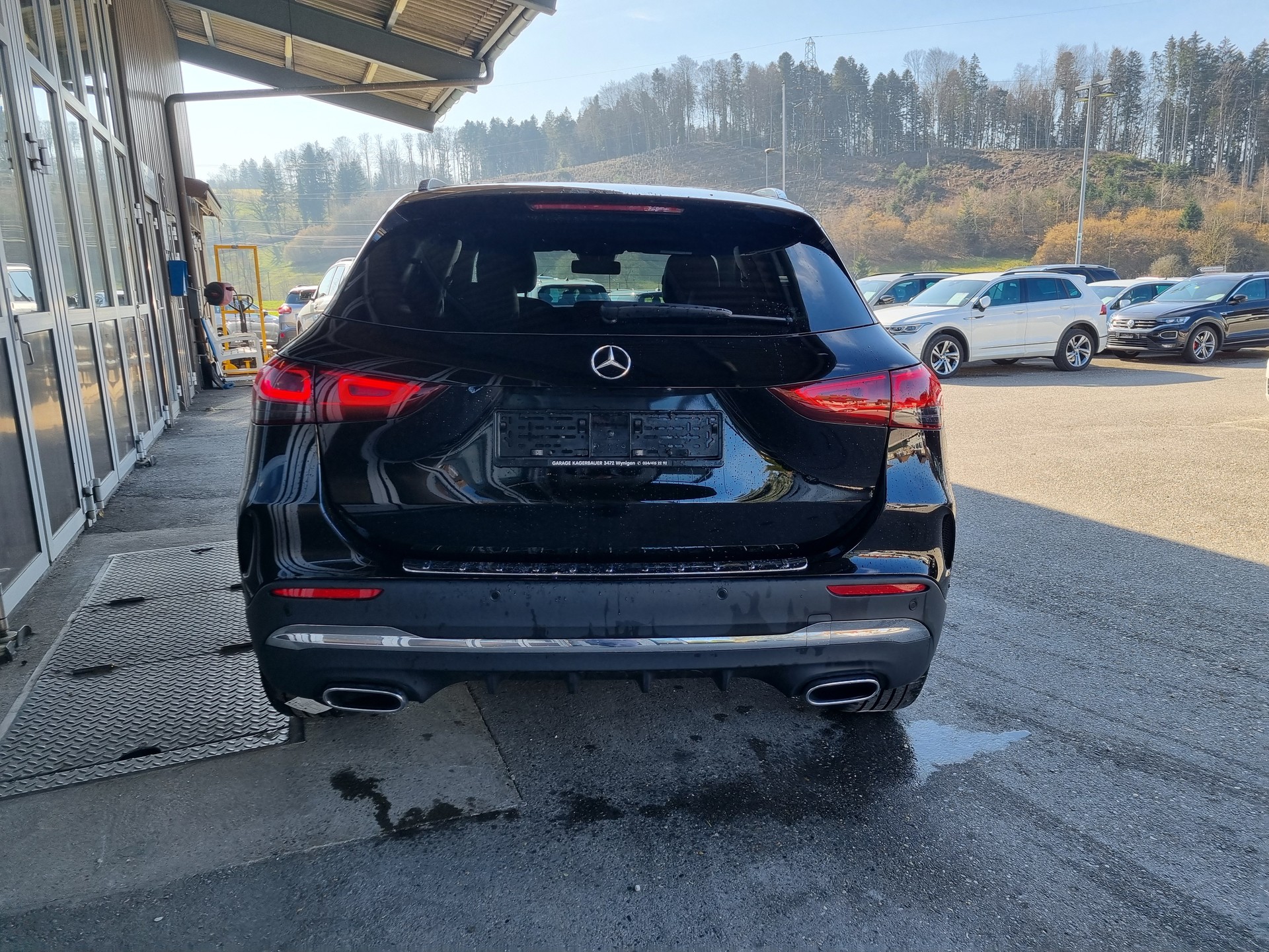 MERCEDES-BENZ GLA 180 AMG Line 7G-DCT-image-4