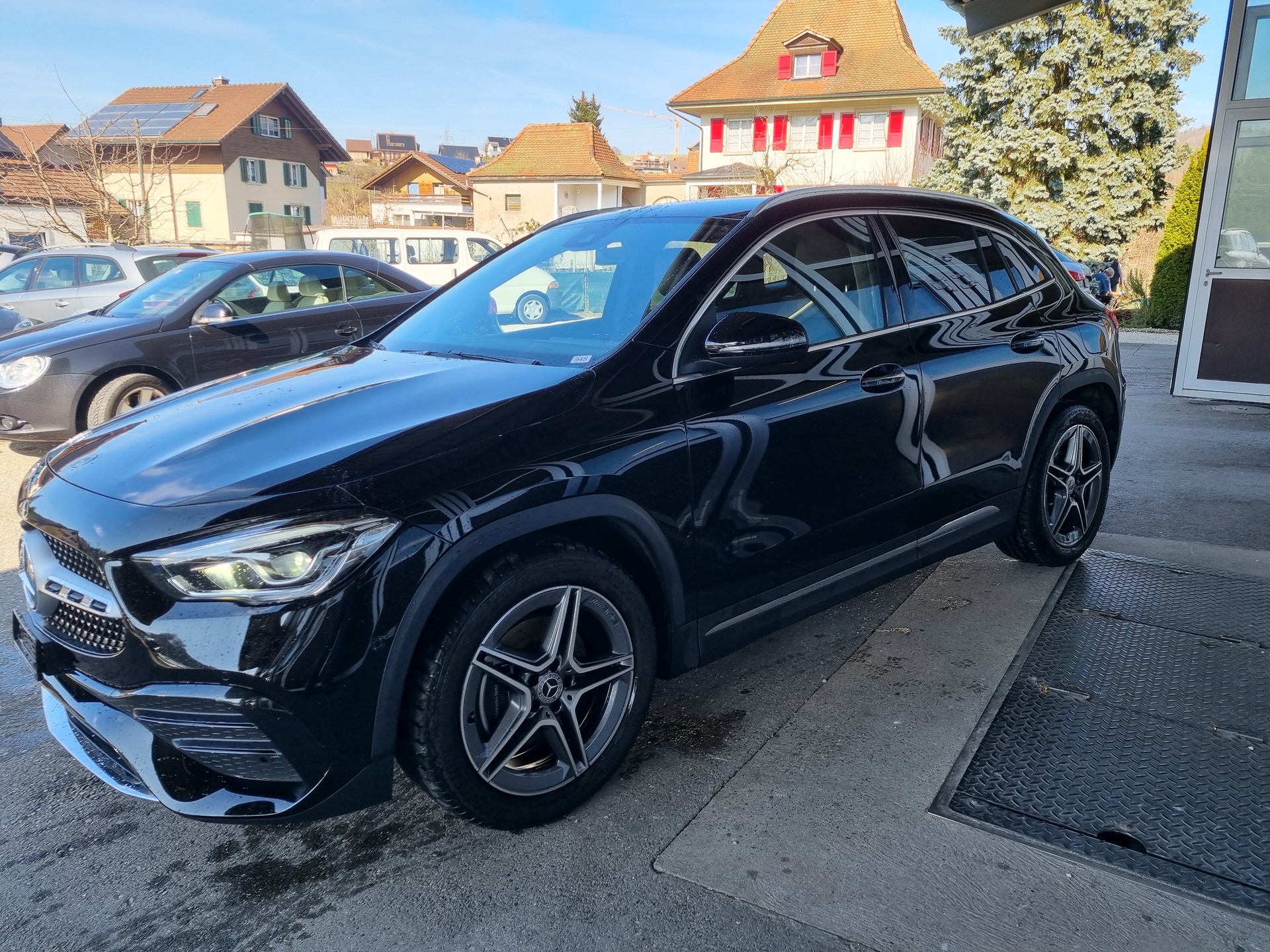 MERCEDES-BENZ GLA 180 AMG Line 7G-DCT-image-6