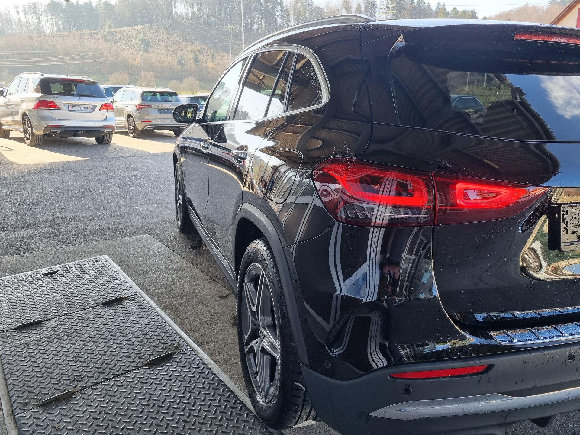 MERCEDES-BENZ GLA 180 AMG Line 7G-DCT-image-5