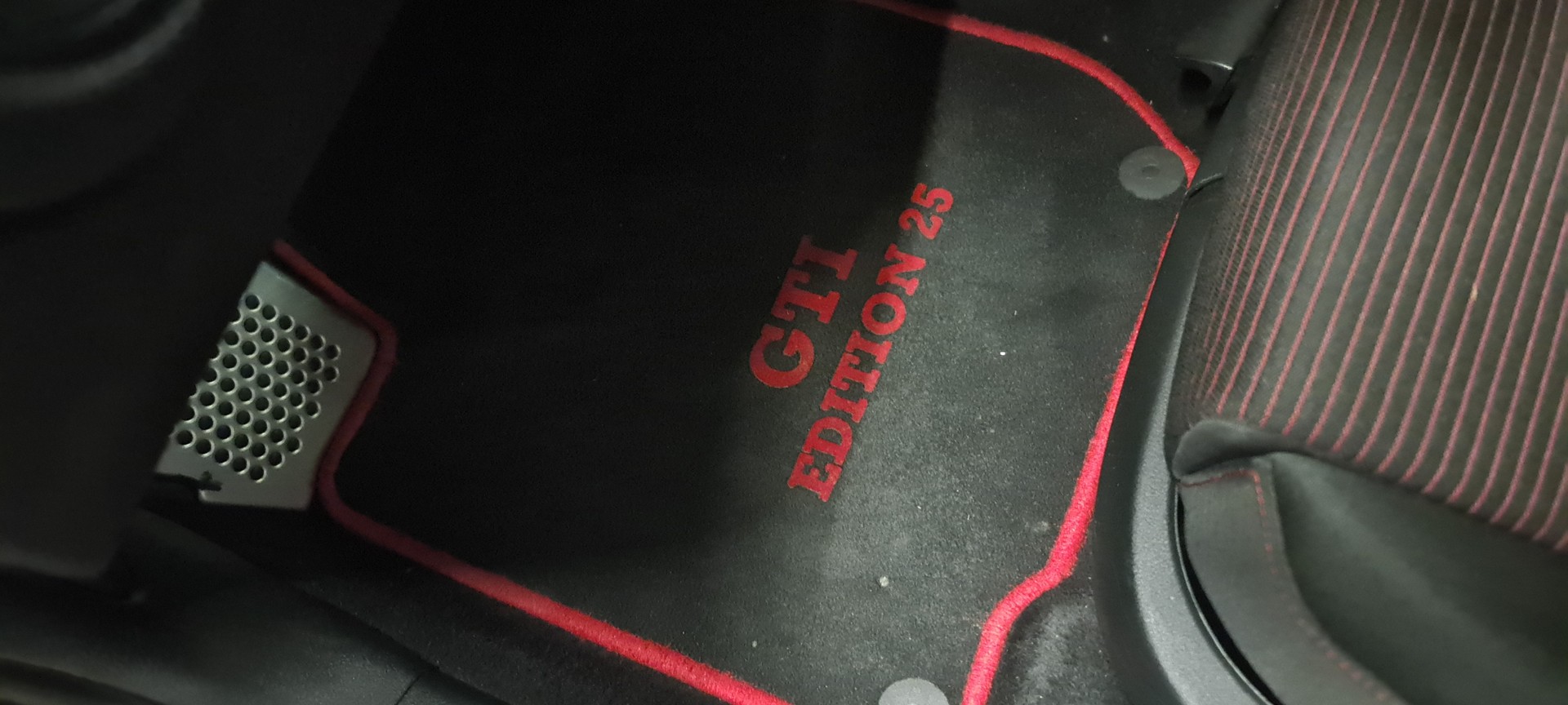 VW Golf 1.8 T GTI 25 Years-image-12