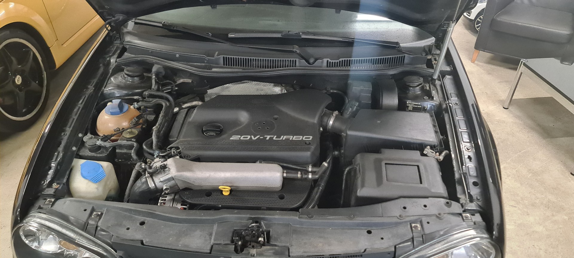 VW Golf 1.8 T GTI 25 Years-image-11