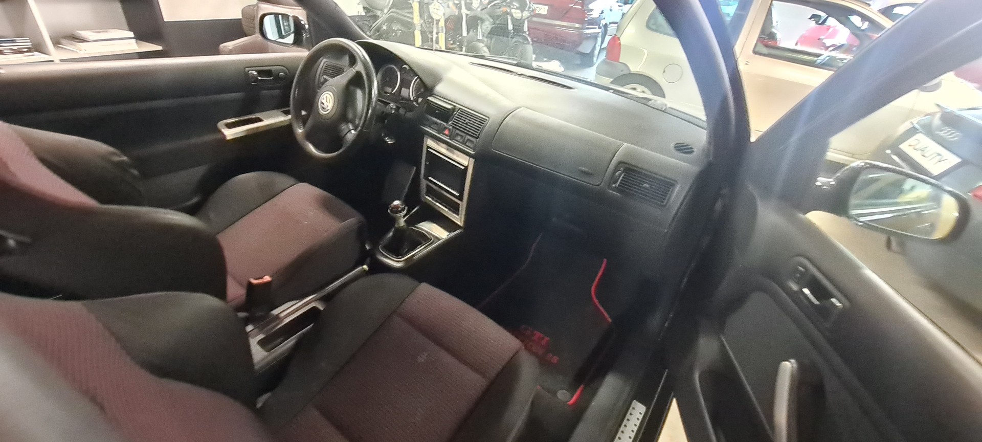 VW Golf 1.8 T GTI 25 Years-image-13