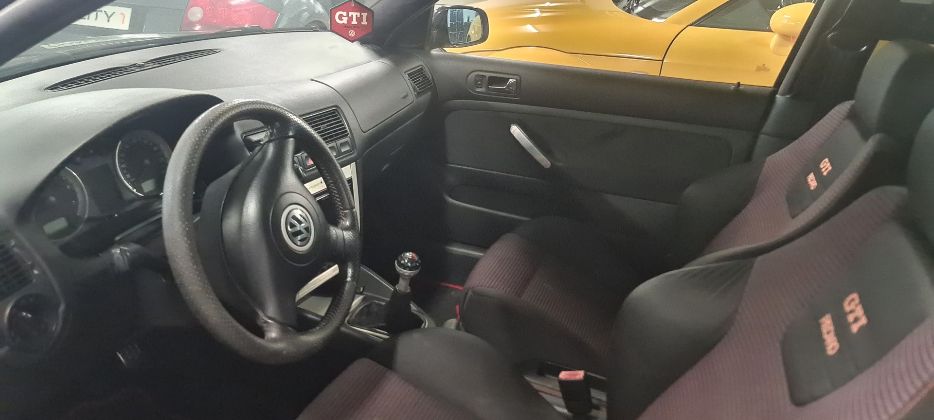 VW Golf 1.8 T GTI 25 Years-image-8