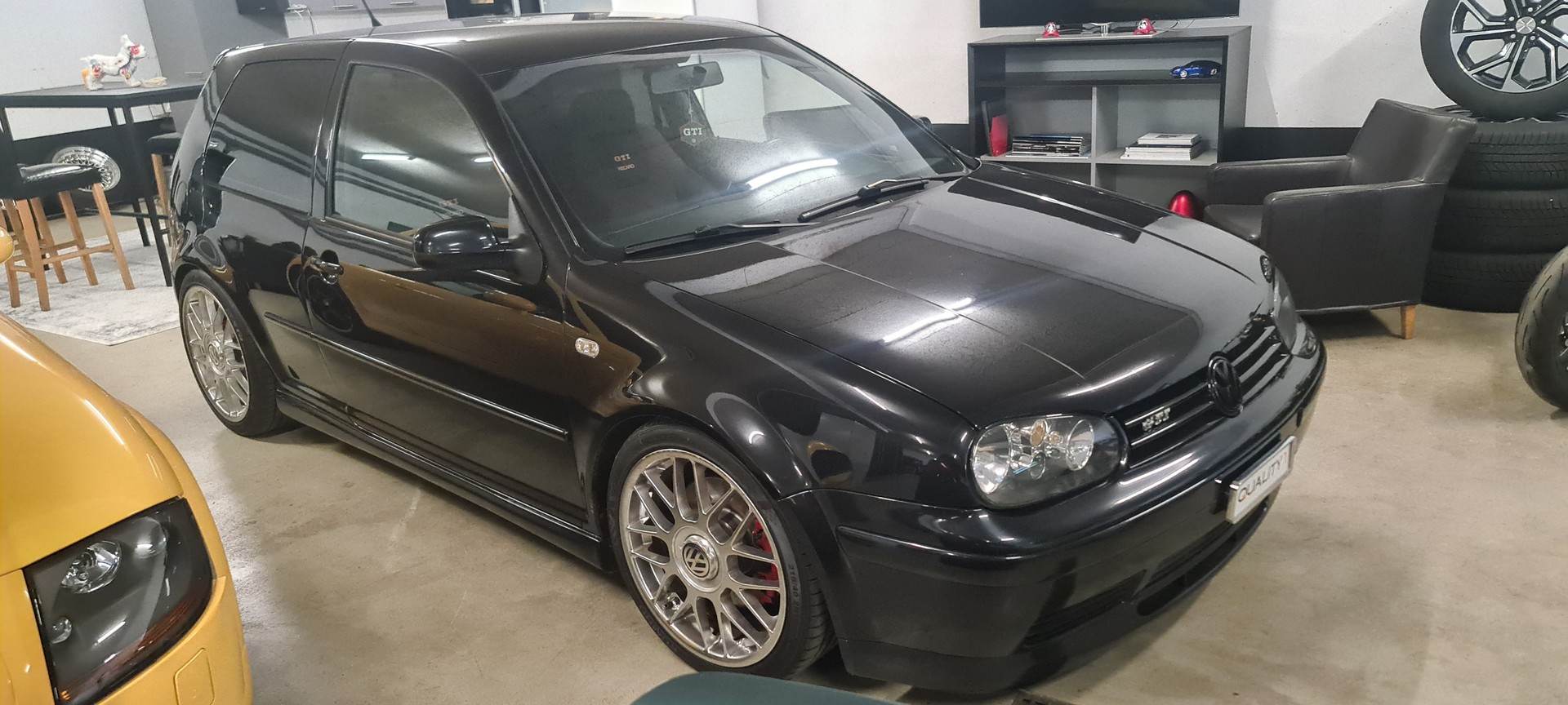 VW Golf 1.8 T GTI 25 Years-image-1