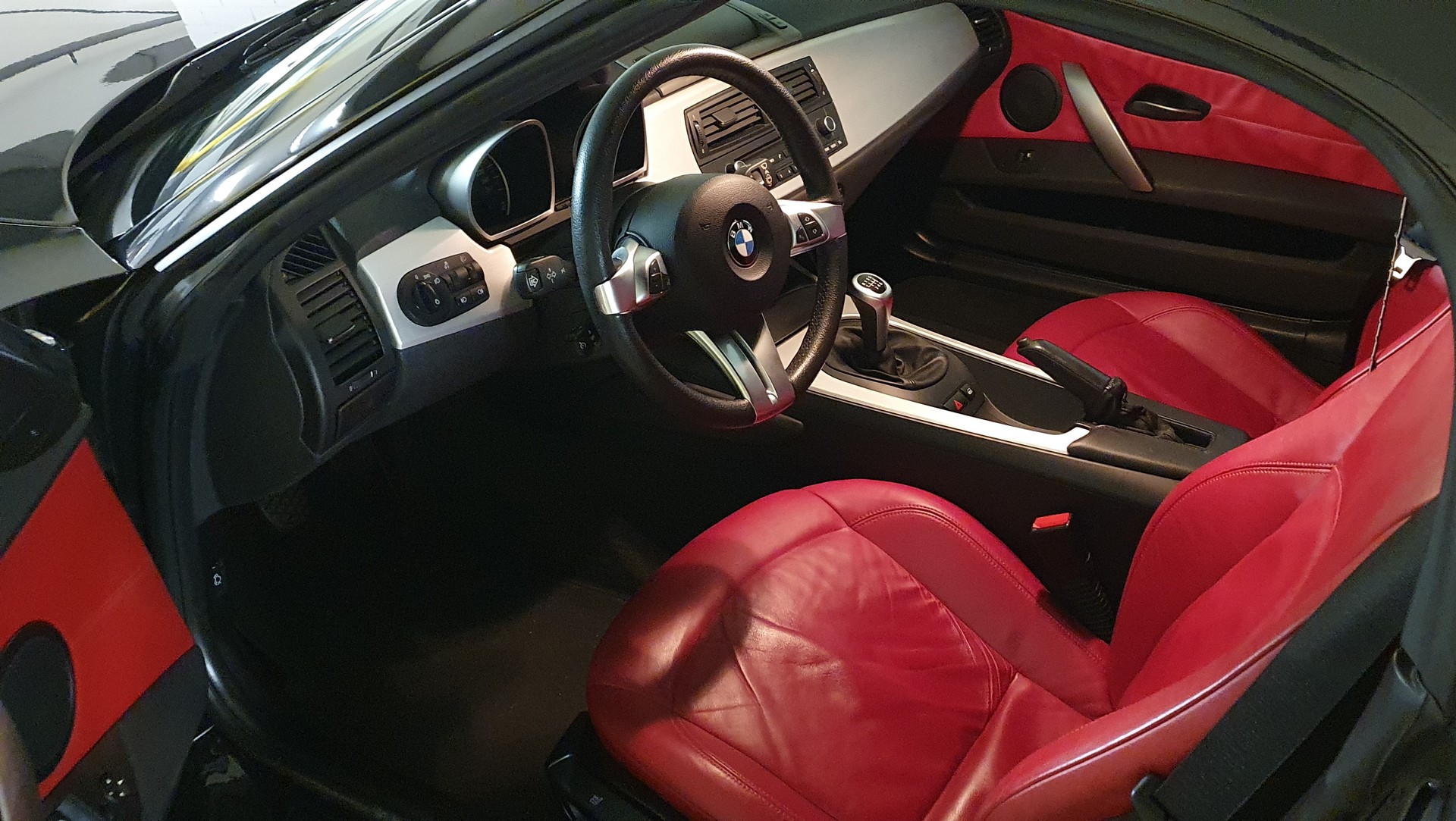 BMW Z4 2.0i Roadster-image-9