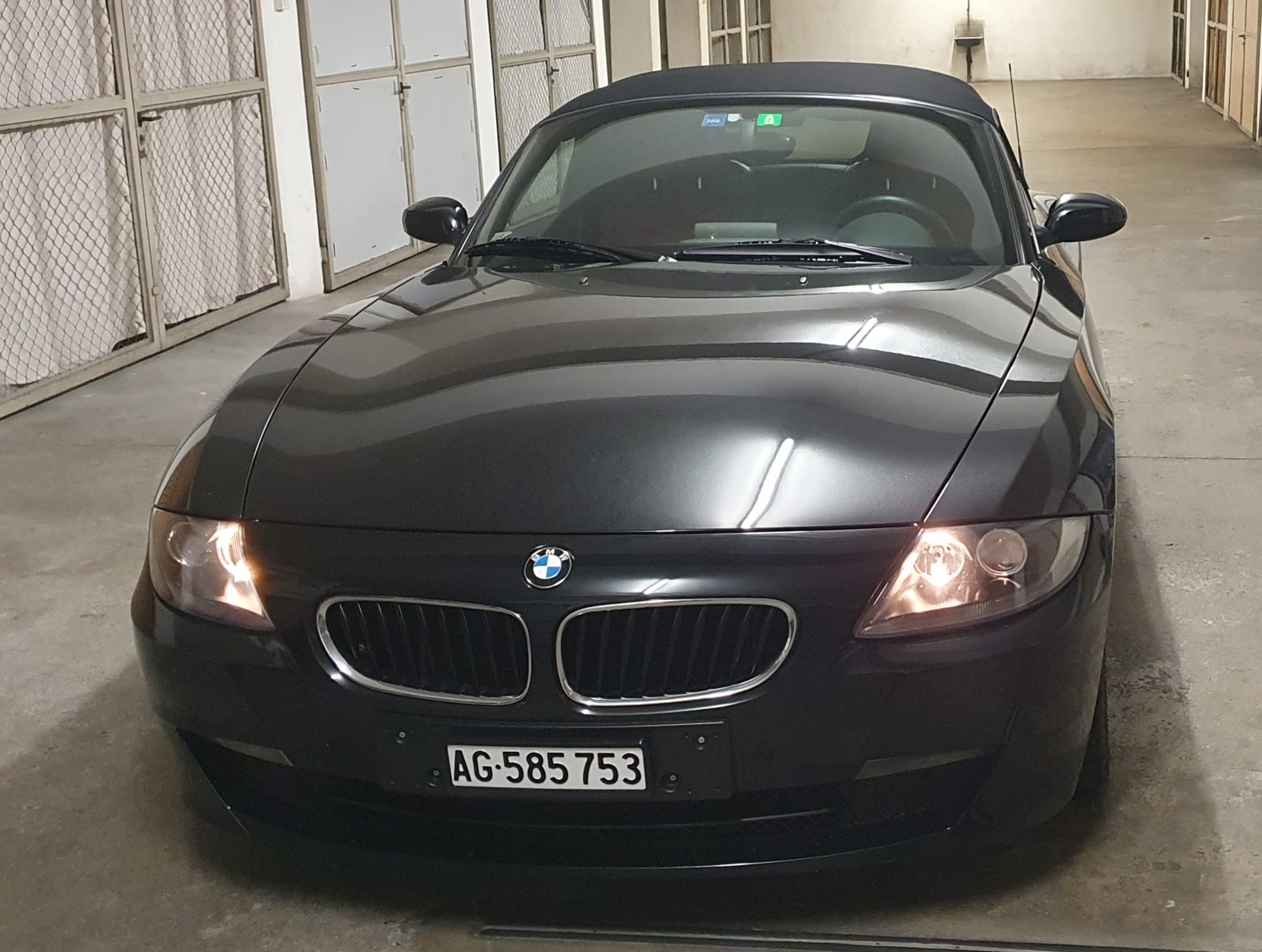 BMW Z4 2.0i Roadster-image-18