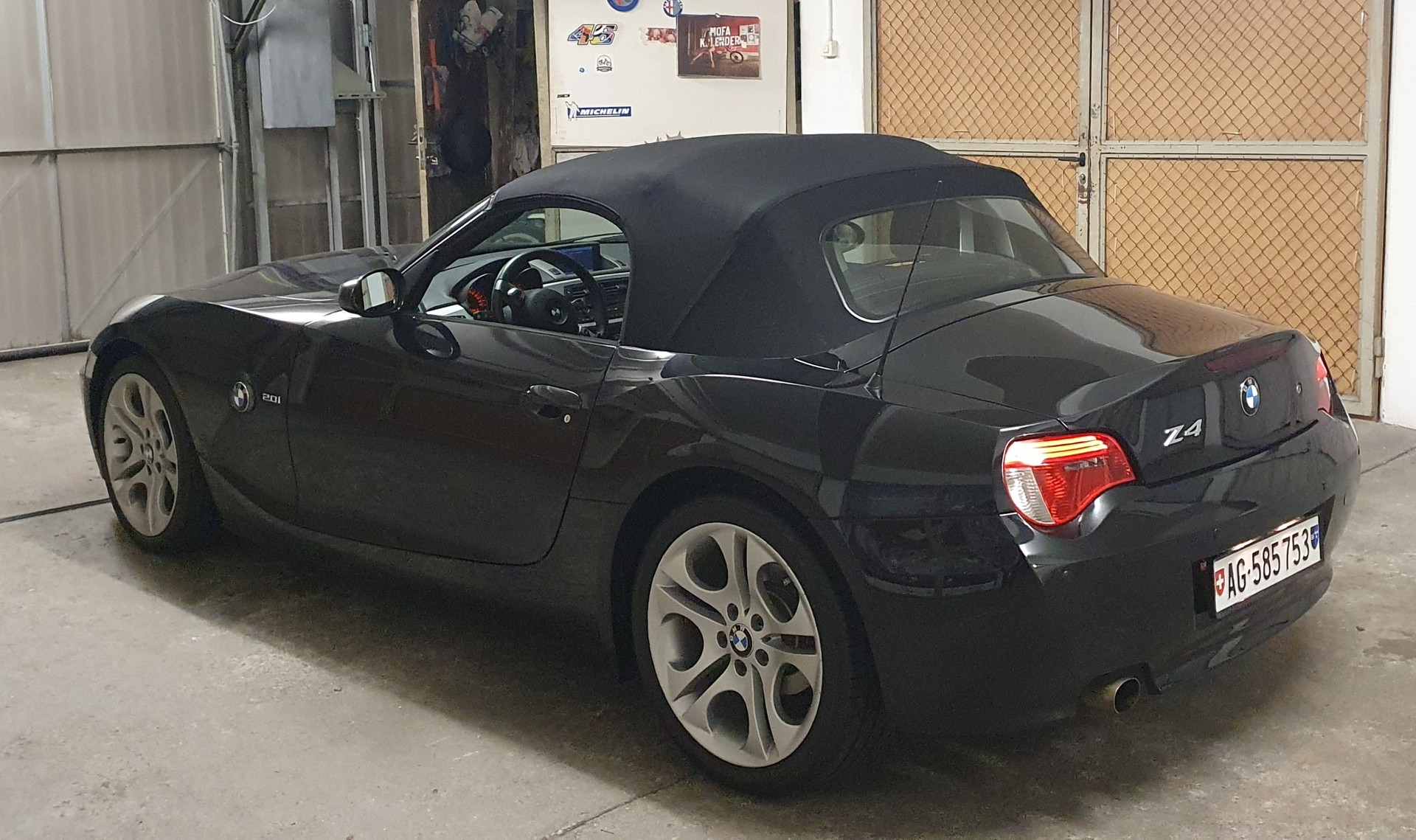 BMW Z4 2.0i Roadster-image-16