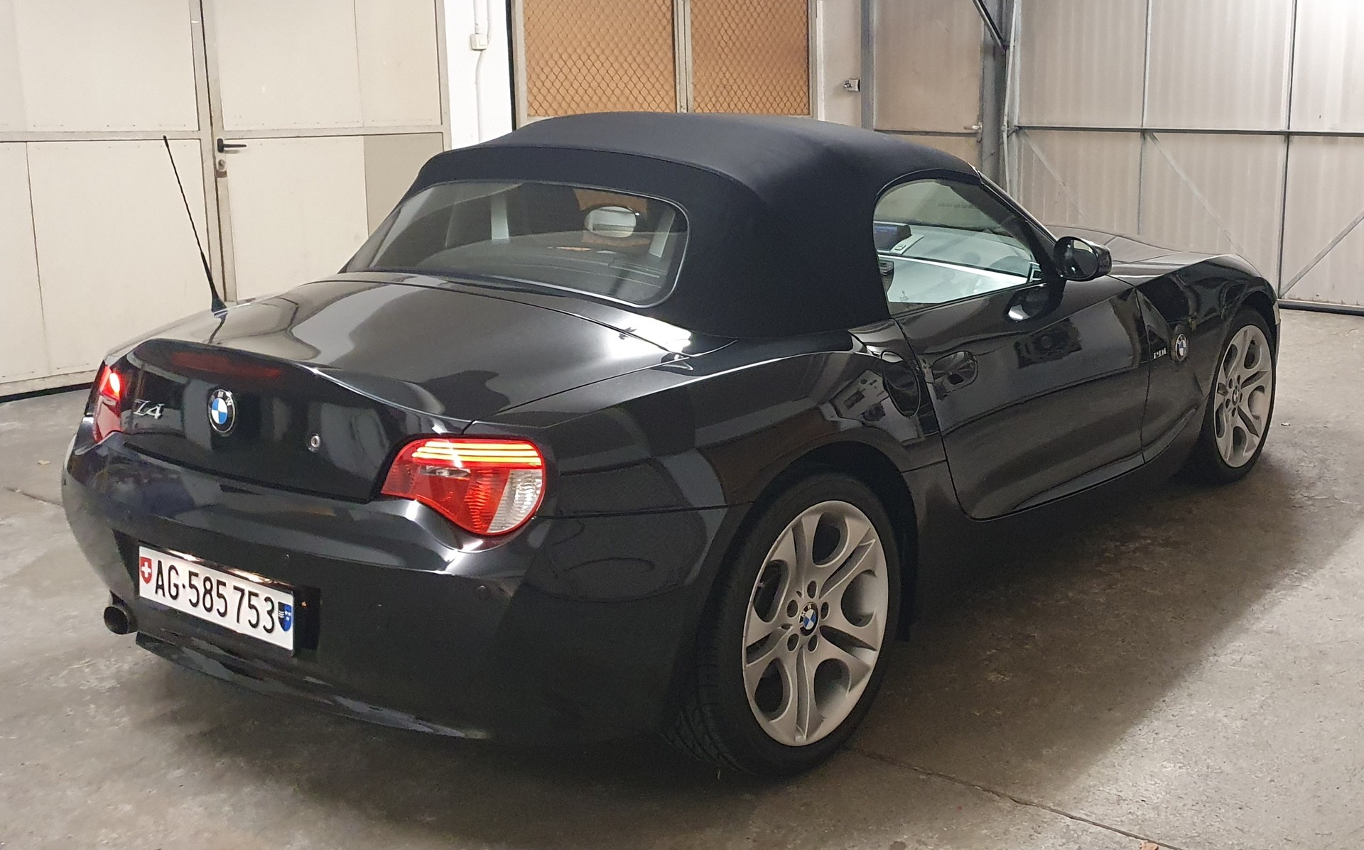 BMW Z4 2.0i Roadster-image-17