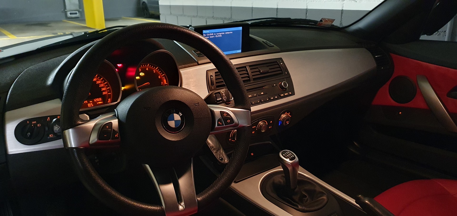 BMW Z4 2.0i Roadster-image-10