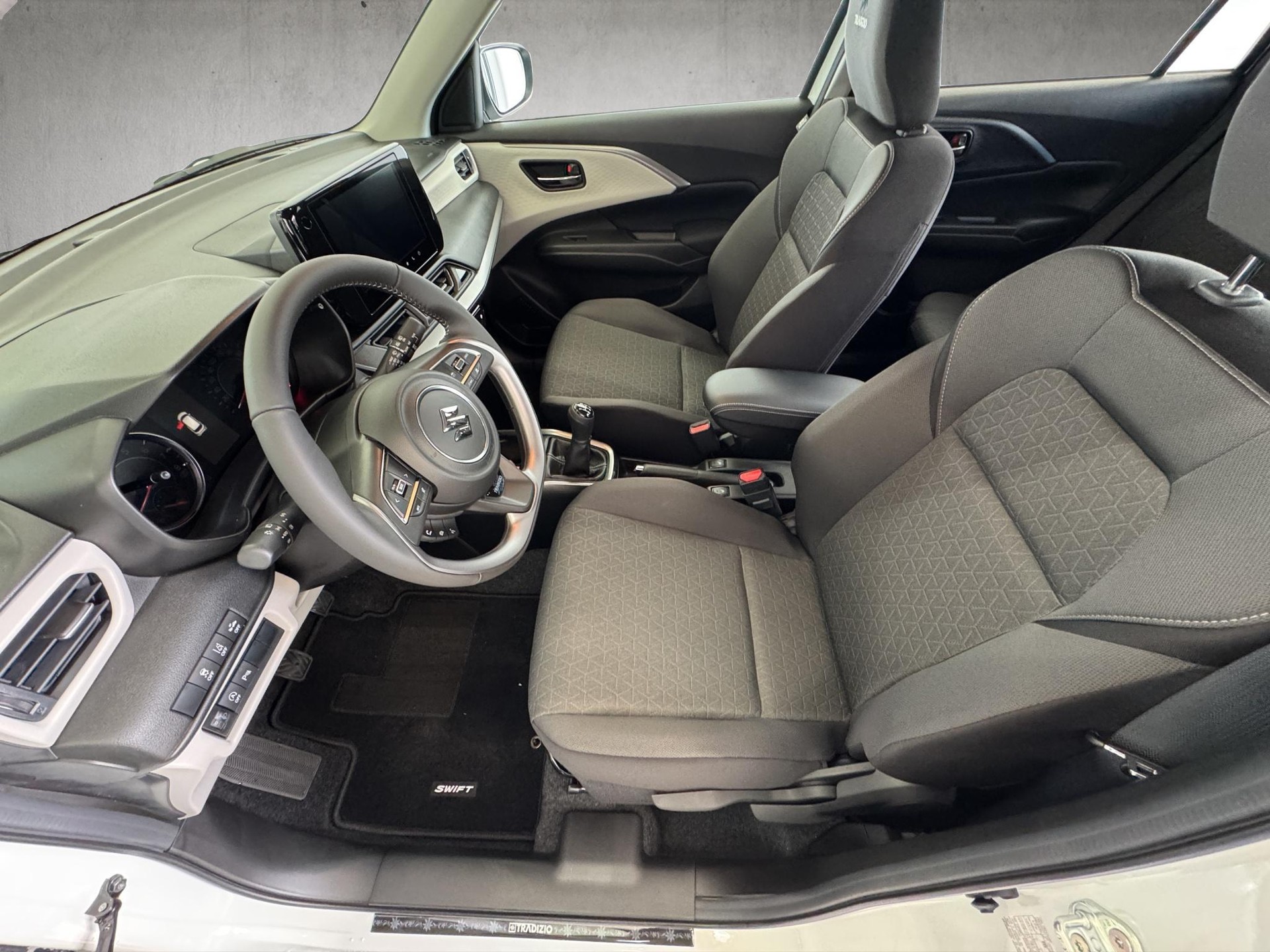 SUZUKI Swift 1.2 Tradizio Top Hybrid 4x4-image-26