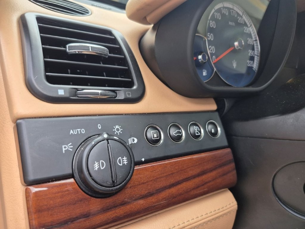 MASERATI Quattroporte 4.2 V8-image-6