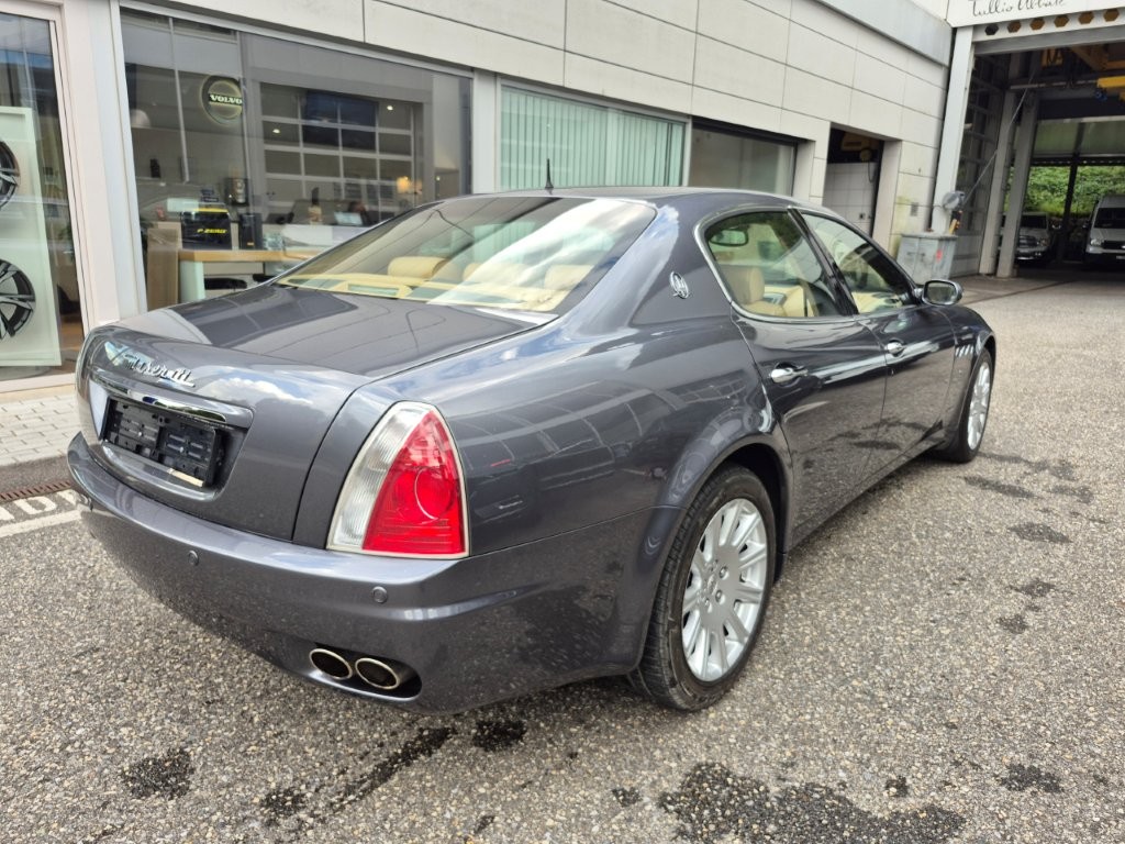 MASERATI Quattroporte 4.2 V8-showroom-element-2