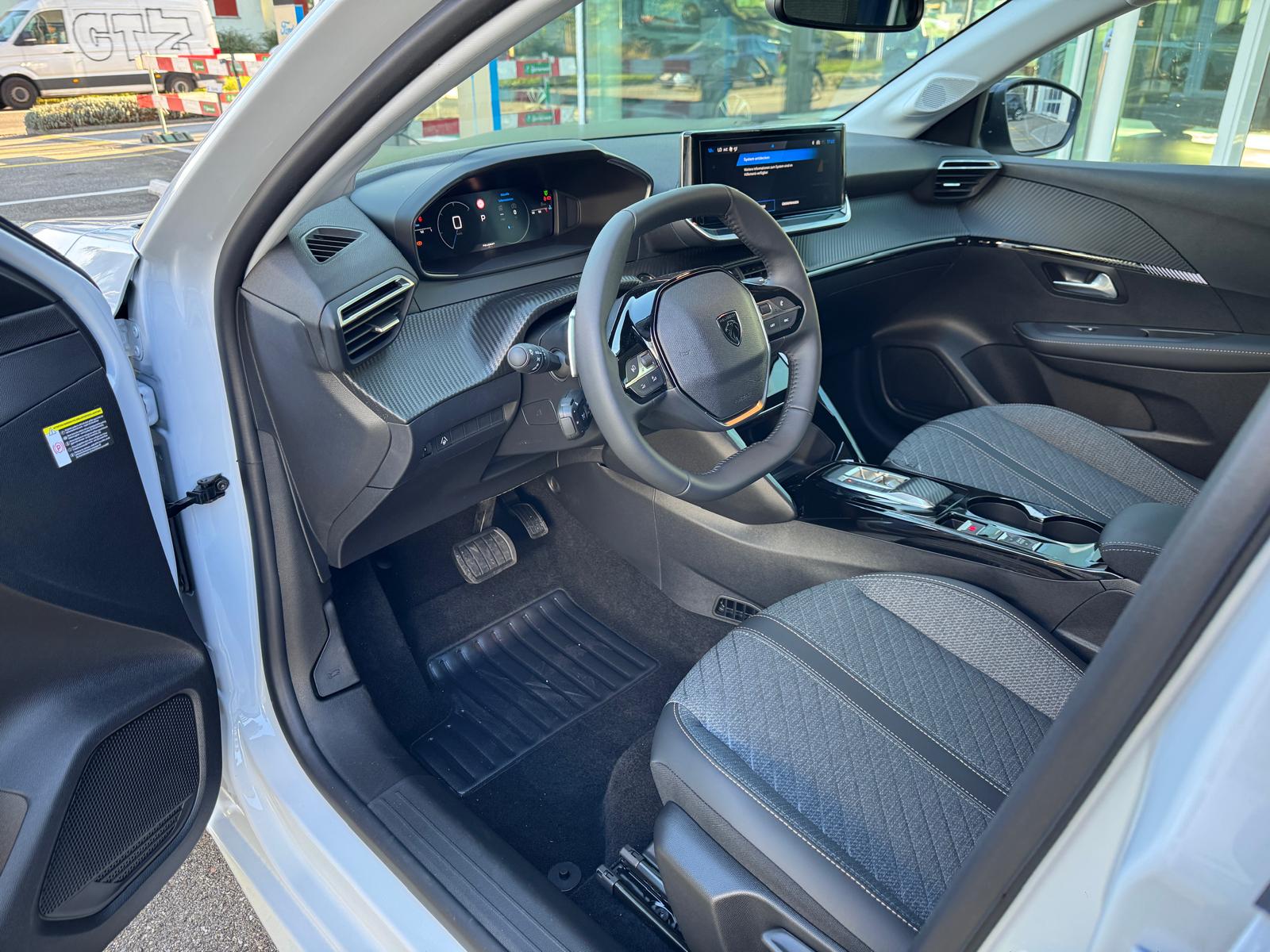 PEUGEOT 208 1.2 MHEV 110 Allure Premium-image-8