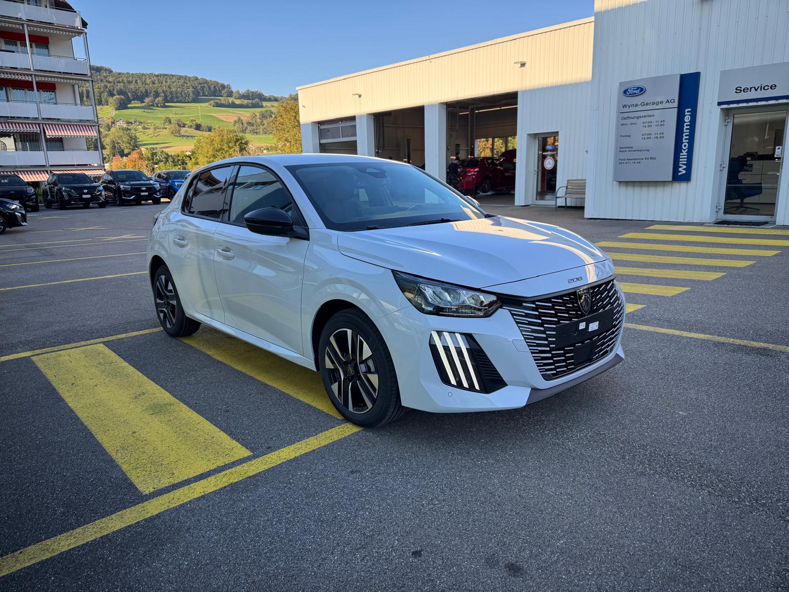 PEUGEOT 208 1.2 MHEV 110 Allure Premium-image-5