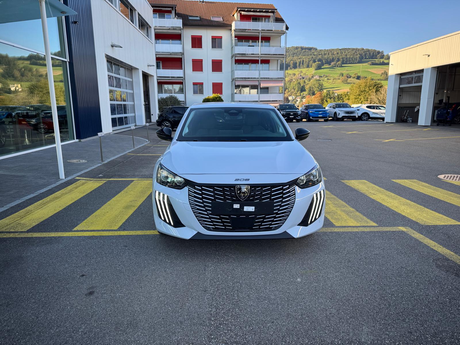 PEUGEOT 208 1.2 MHEV 110 Allure Premium-image-6