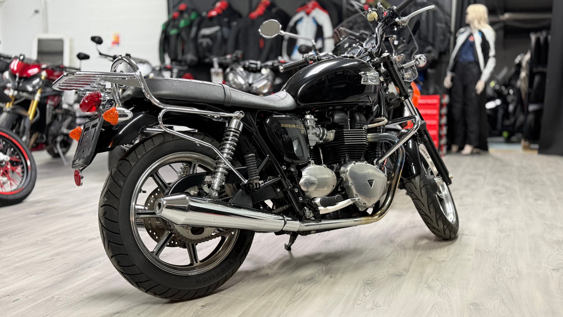 TRIUMPH Bonneville 900 i T 100-image-3