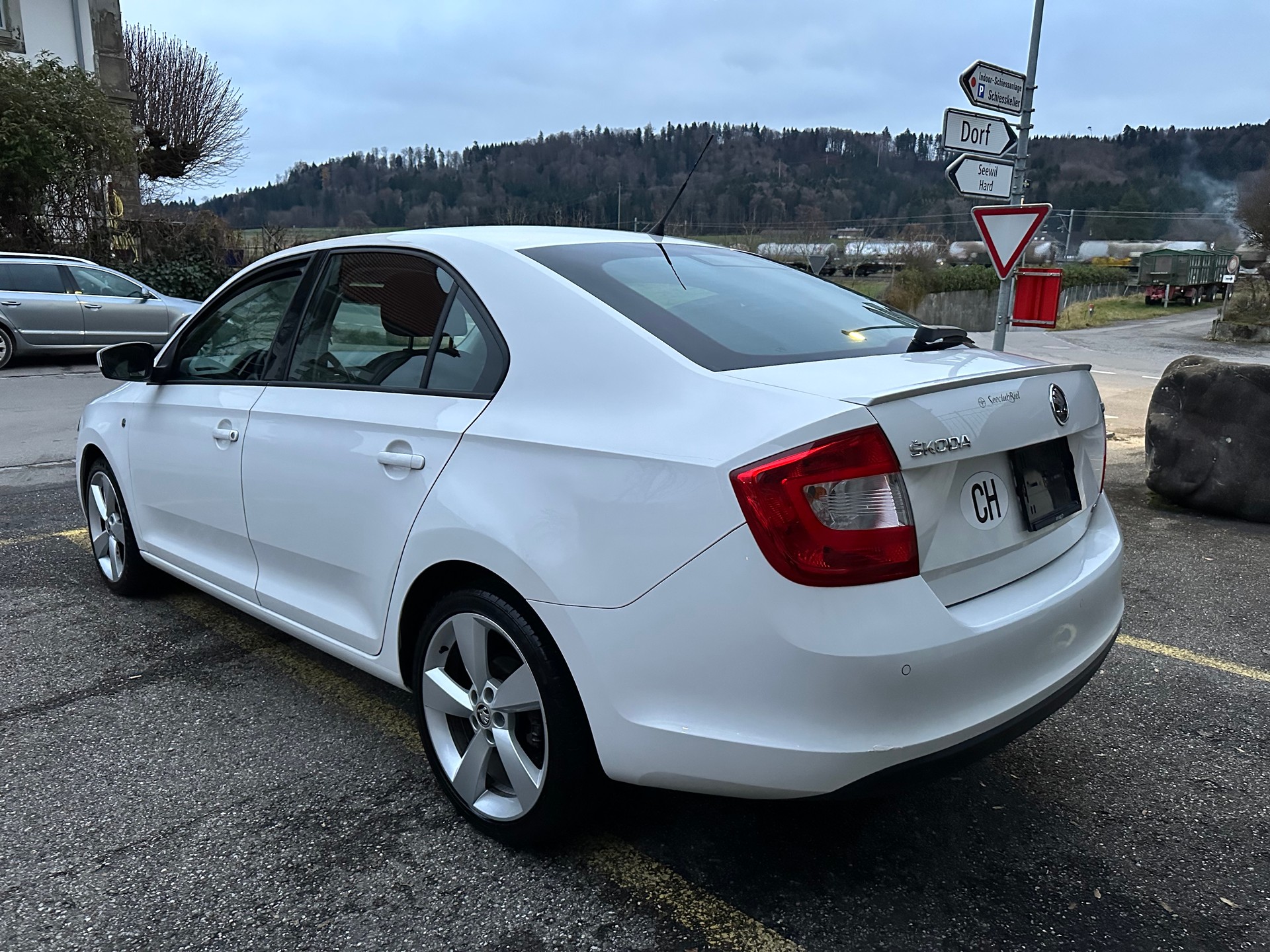 SKODA Rapid 1.4 TSI Elegance DSG-image-3