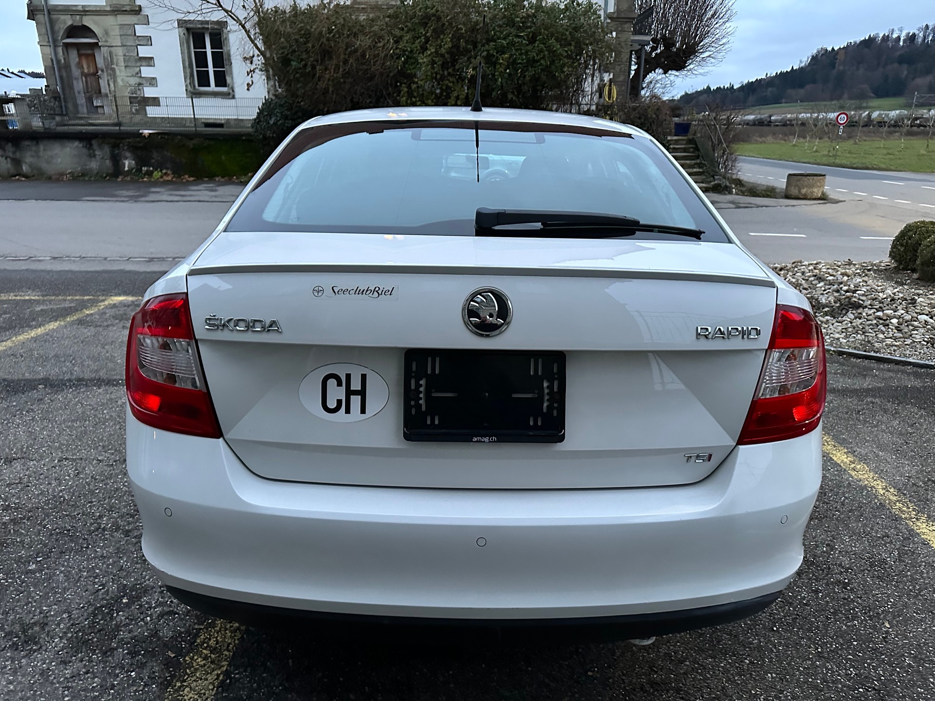 SKODA Rapid 1.4 TSI Elegance DSG-image-4