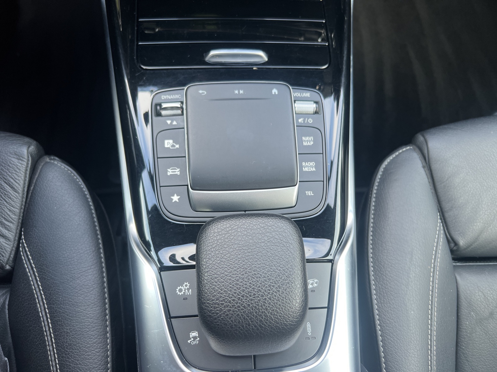 MERCEDES-BENZ A 45 S AMG 4Matic+ Speedshift-image-18