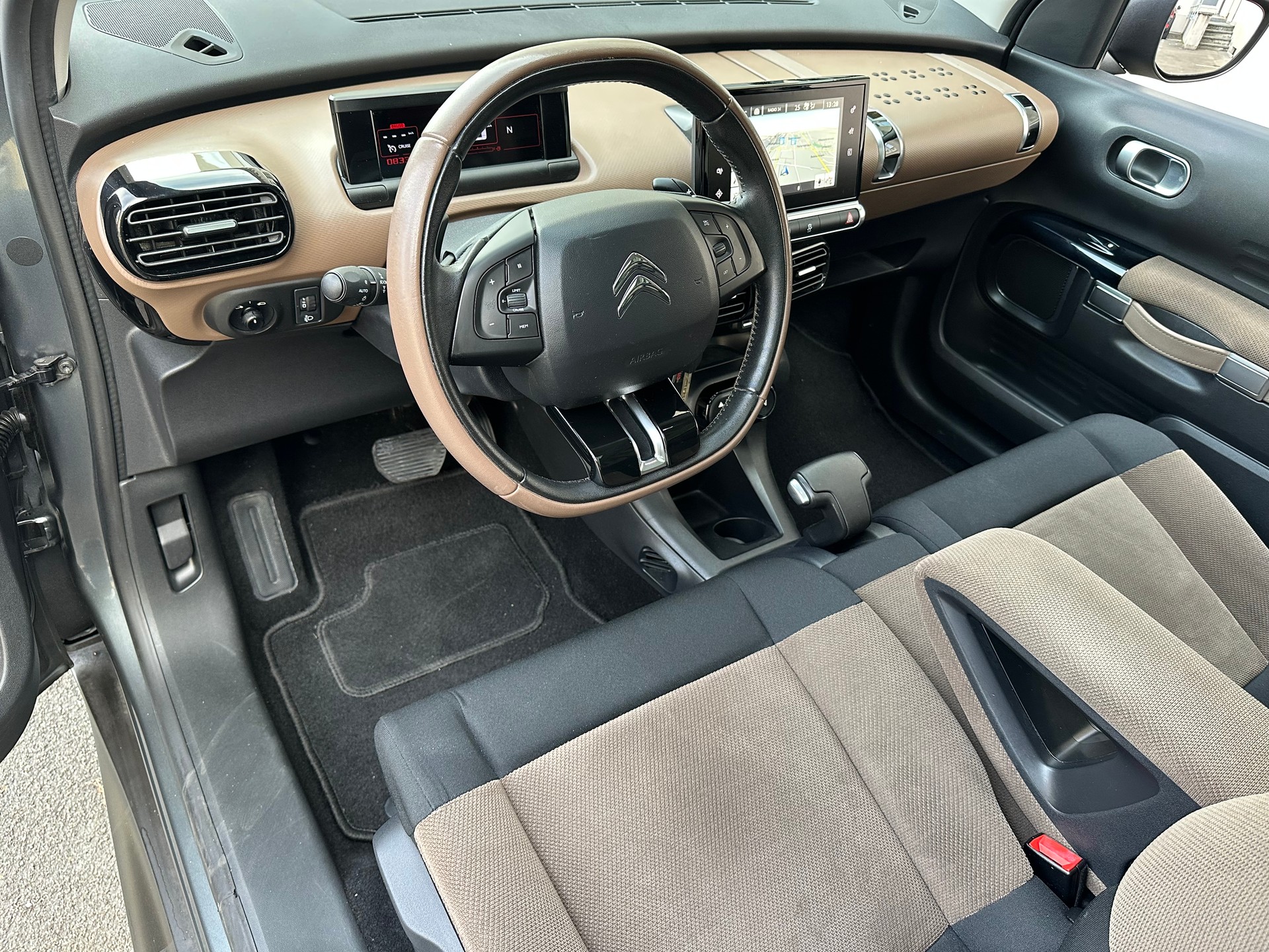 CITROEN C4 Cactus 1.2 e-VTi Shine ETG-image-9