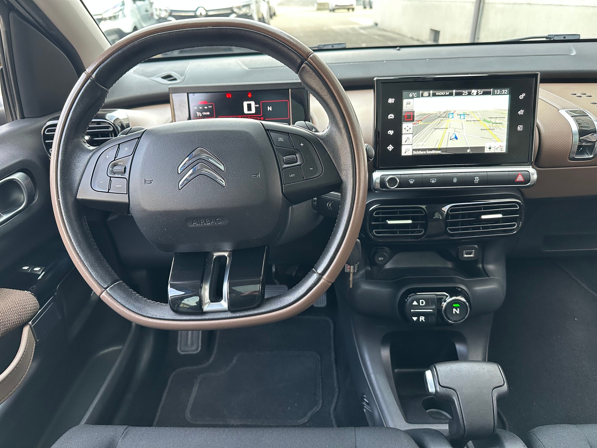 CITROEN C4 Cactus 1.2 e-VTi Shine ETG-image-10
