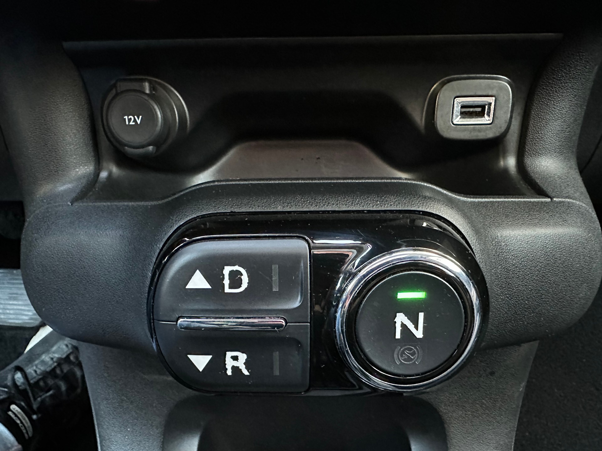 CITROEN C4 Cactus 1.2 e-VTi Shine ETG-image-18