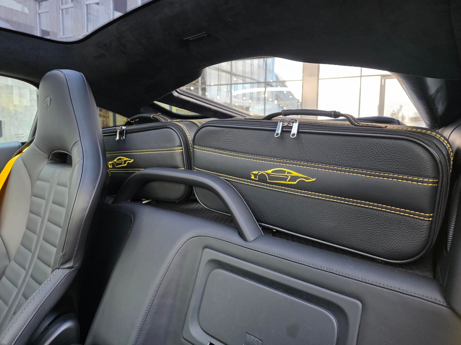 McLAREN GTS TechLux-showroom-element-3