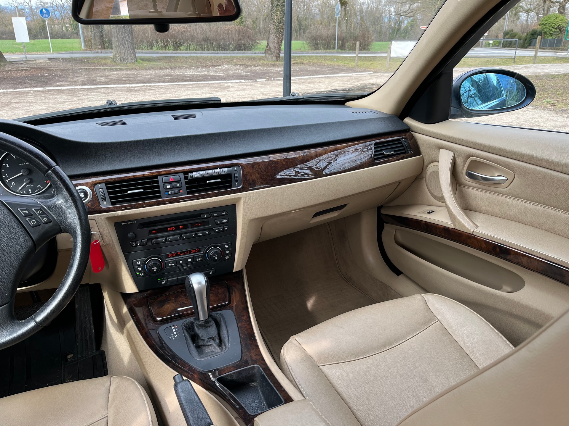 BMW 325xi 4x4-image-17