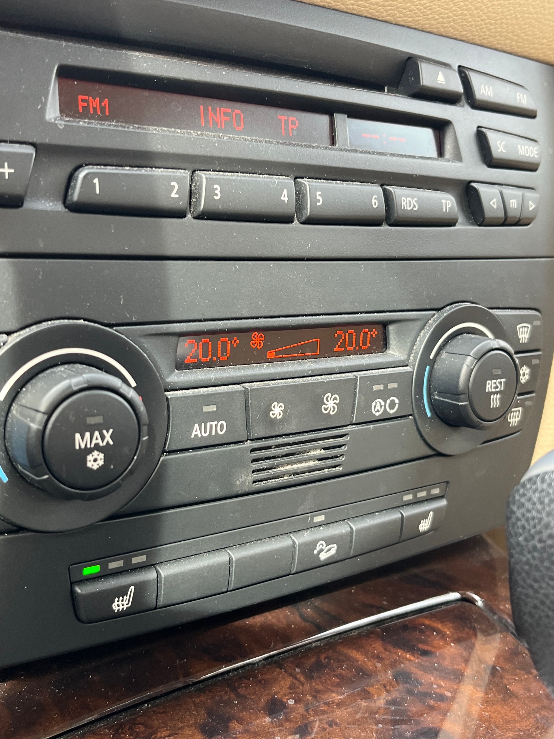 BMW 325xi 4x4-image-23