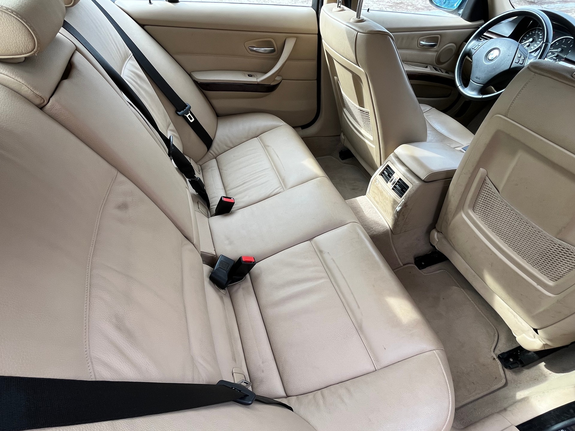 BMW 325xi 4x4-image-12