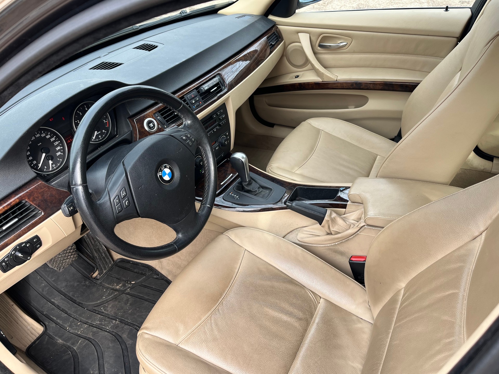 BMW 325xi 4x4-image-10