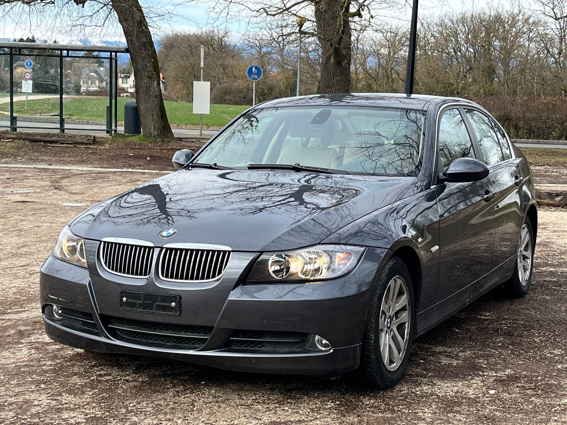 BMW 325xi 4x4-showroom-element-2