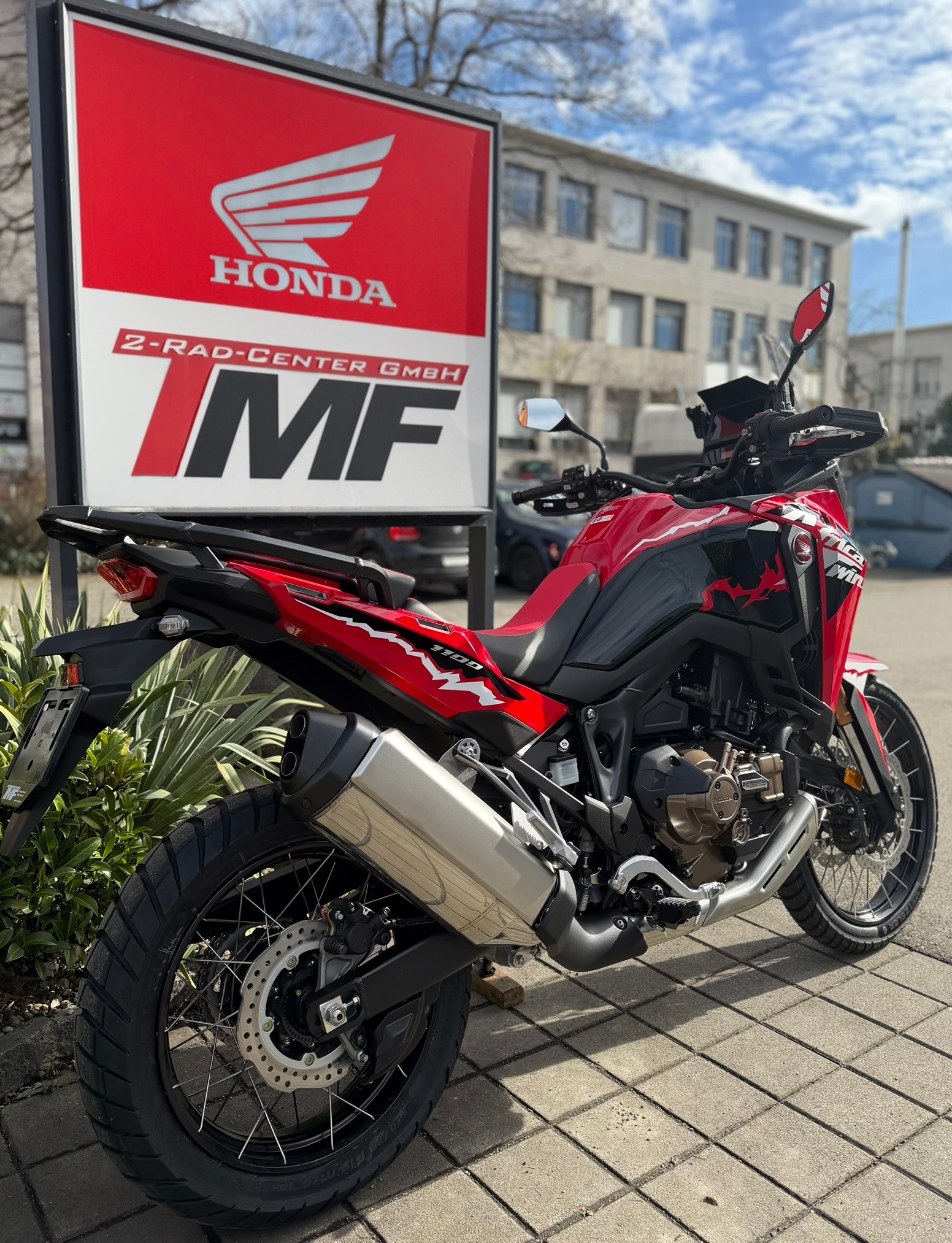 HONDA CRF 1100 DCT Africa Twin-image-1