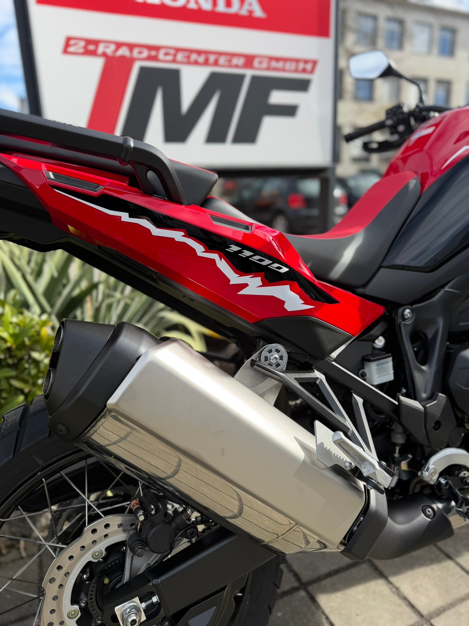 HONDA CRF 1100 DCT Africa Twin-image-8