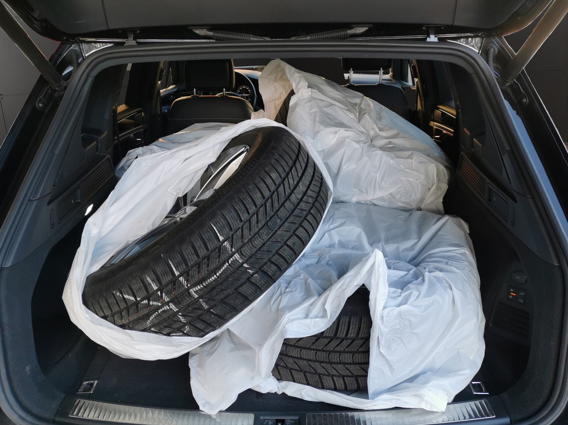 VW Touareg 4.0 V8 TDI R-Line Tiptronic-image-8