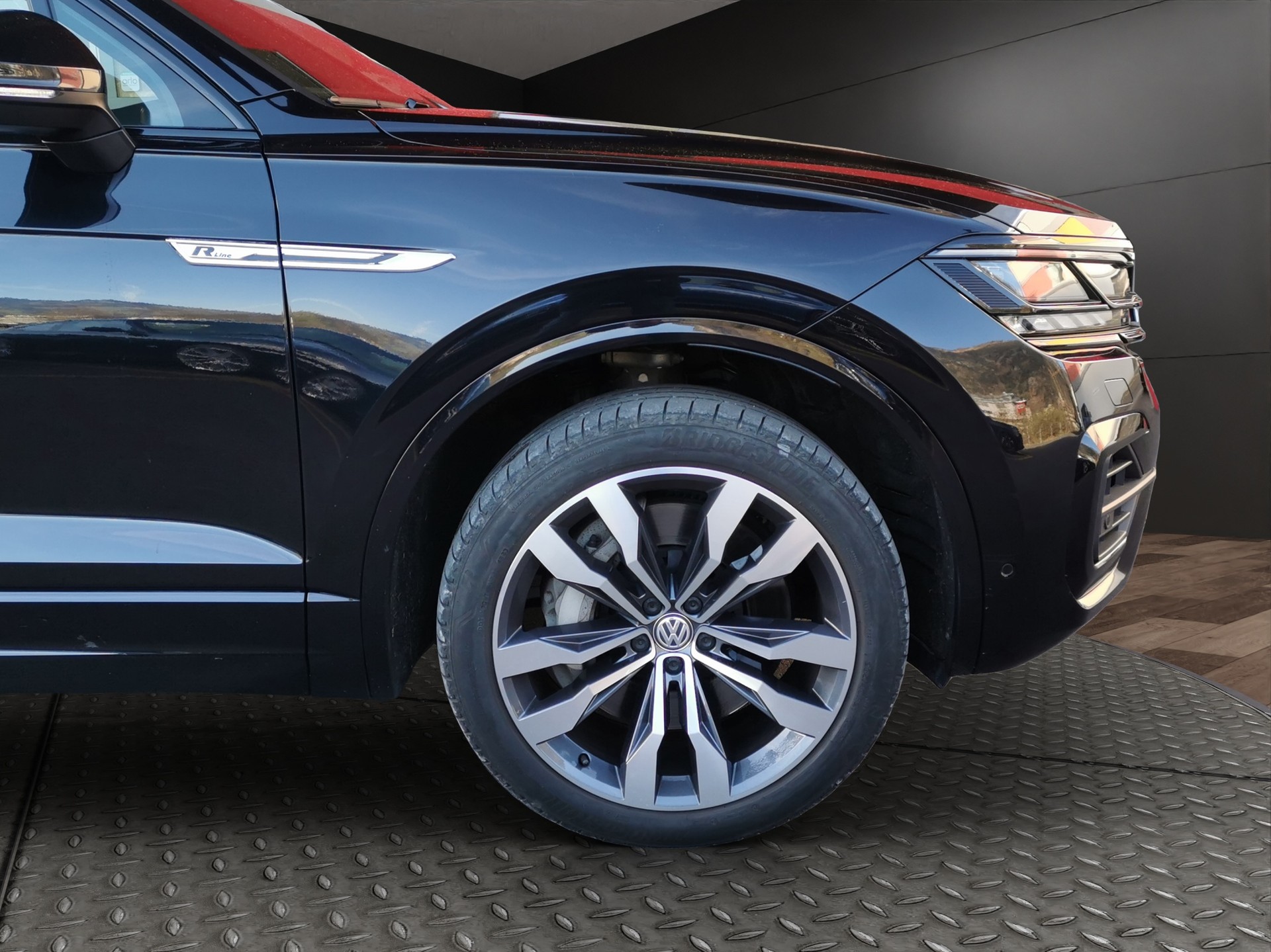 VW Touareg 4.0 V8 TDI R-Line Tiptronic-showroom-element-3