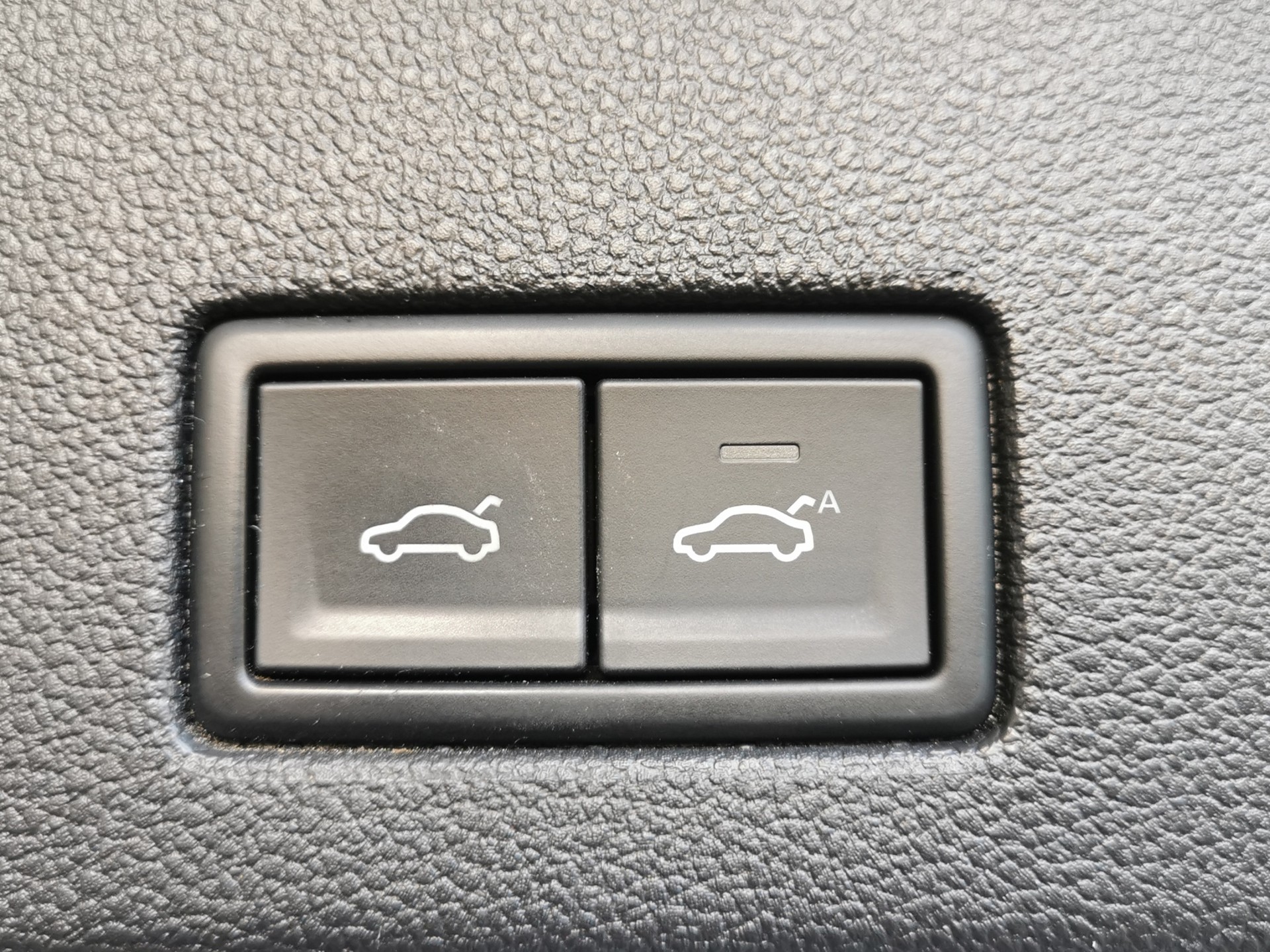VW Touareg 4.0 V8 TDI R-Line Tiptronic-image-10