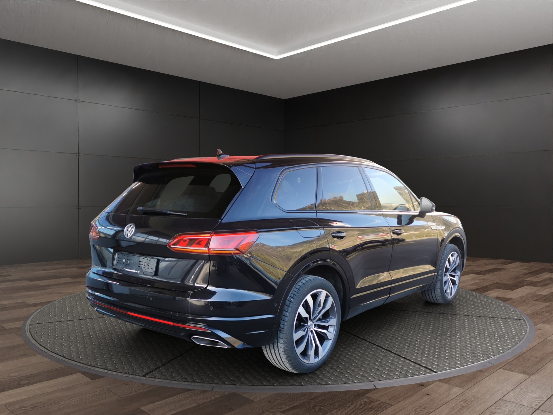 VW Touareg 4.0 V8 TDI R-Line Tiptronic-image-5