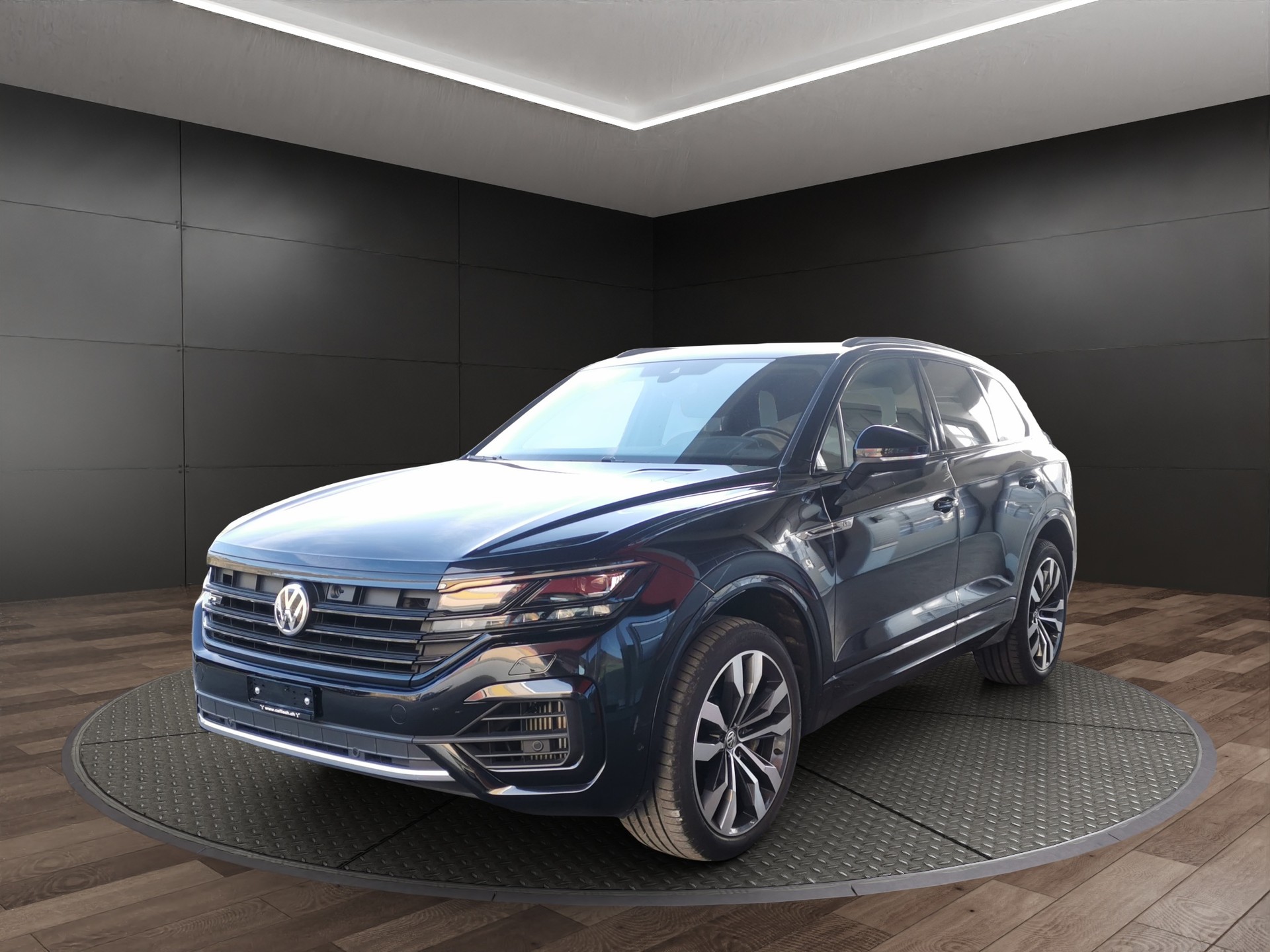 VW Touareg 4.0 V8 TDI R-Line Tiptronic-showroom-element-1
